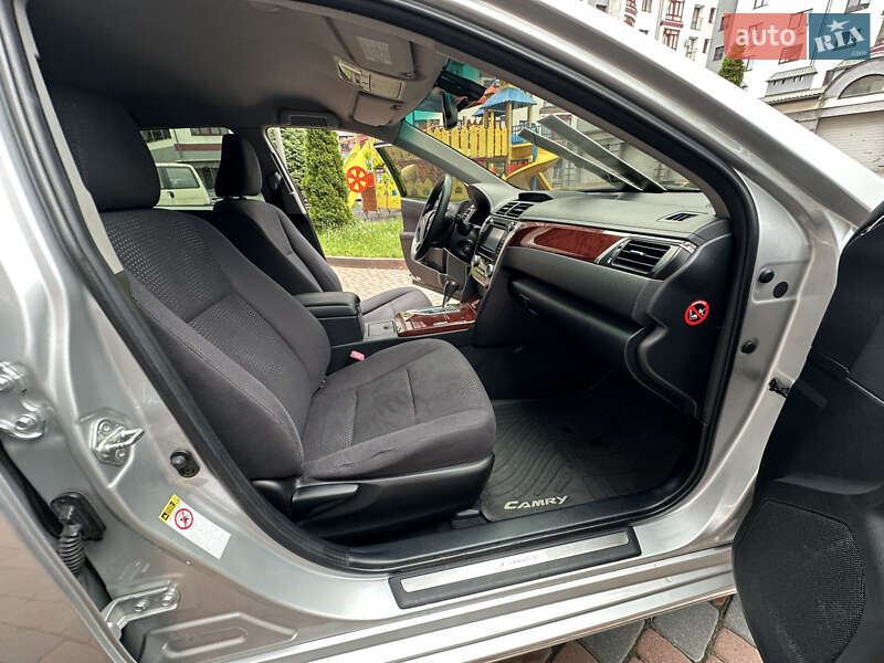 Седан Toyota Camry 2011 в Івано-Франківську