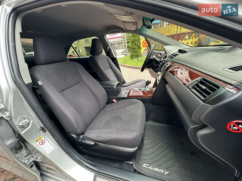 Седан Toyota Camry 2011 в Івано-Франківську
