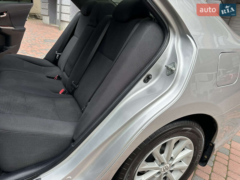 Седан Toyota Camry 2011 в Івано-Франківську