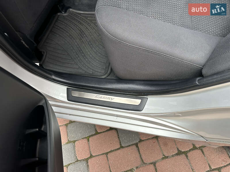 Седан Toyota Camry 2011 в Івано-Франківську