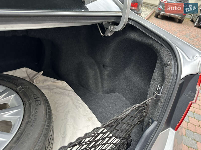 Седан Toyota Camry 2011 в Івано-Франківську