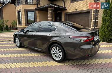 Седан Toyota Camry 2021 в 