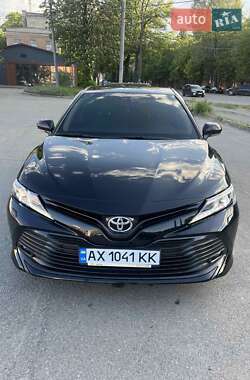 Седан Toyota Camry 2019 в Днепре