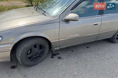 Седан Toyota Camry 2000 в 