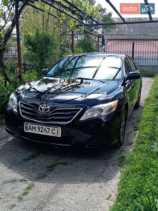 Седан Toyota Camry 2011 в Жмеринке