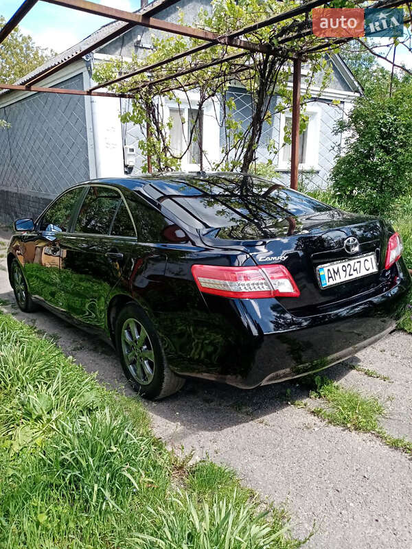 Седан Toyota Camry 2011 в Жмеринке