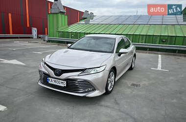 Toyota Camry 2019