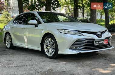 Седан Toyota Camry 2019 в 