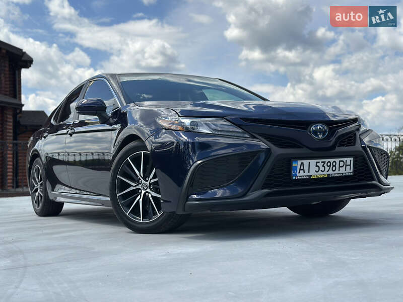 Седан Toyota Camry 2021 в Фастове