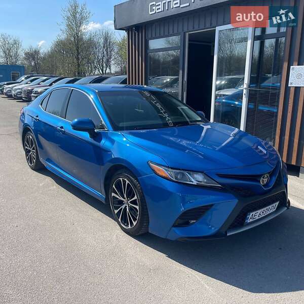 Седан Toyota Camry 2017 в 