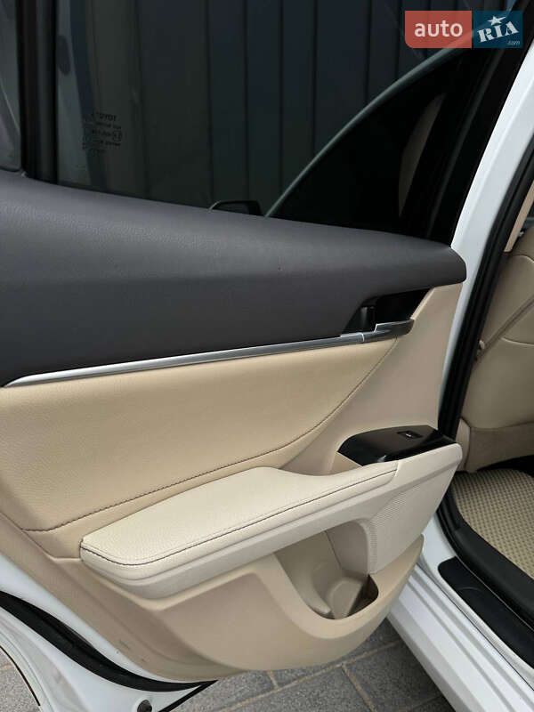 Седан Toyota Camry 2017 в Первомайську