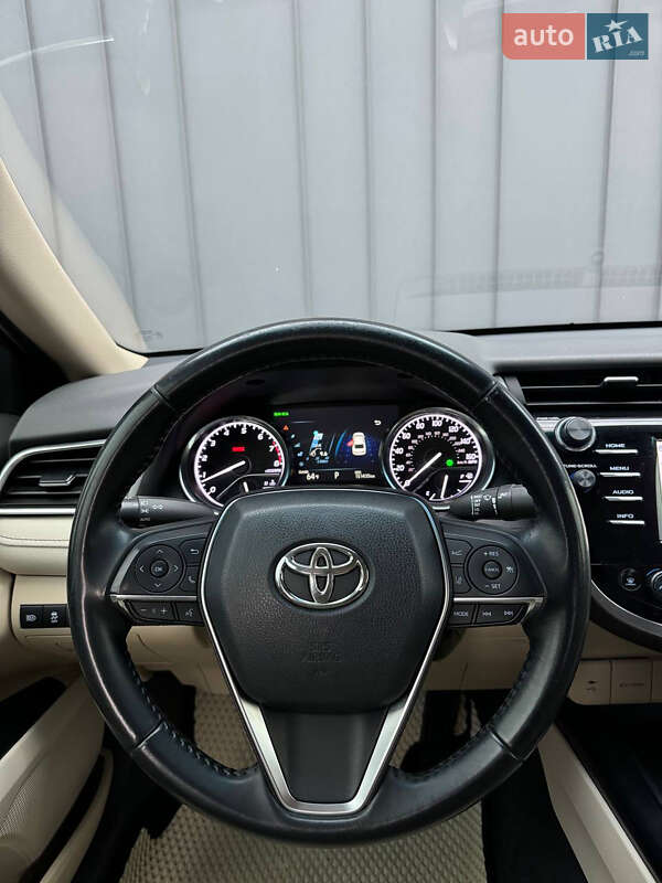 Седан Toyota Camry 2017 в Первомайську