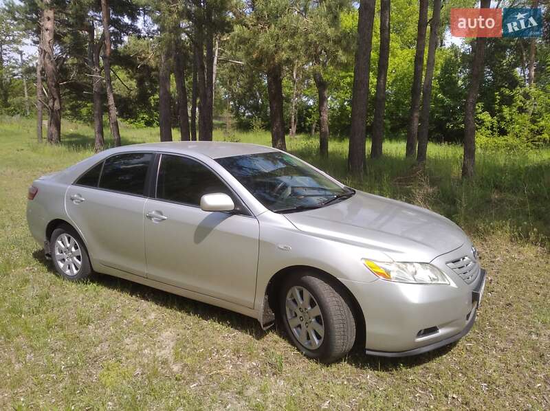 Седан Toyota Camry 2008 в Чернигове
