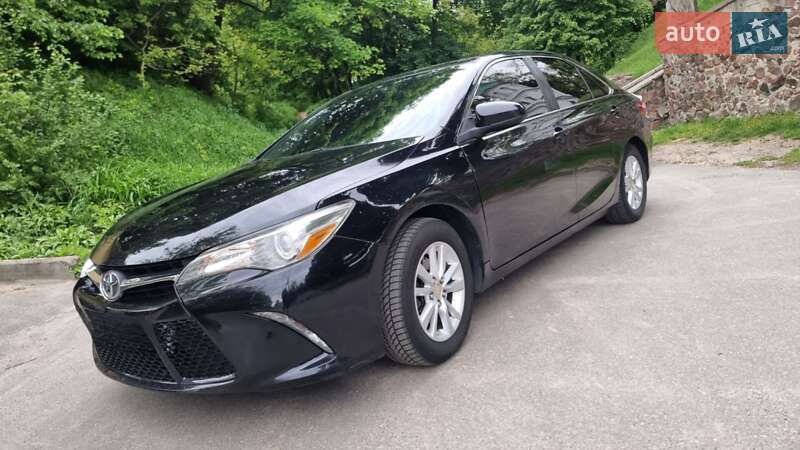 Седан Toyota Camry 2015 в Киеве