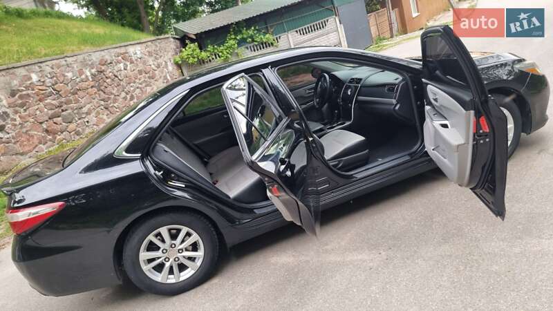 Седан Toyota Camry 2015 в Киеве