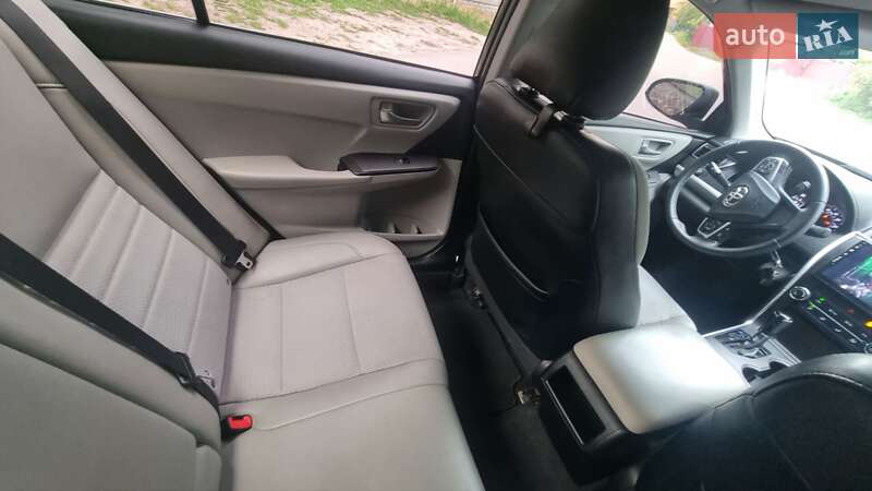 Седан Toyota Camry 2015 в Киеве