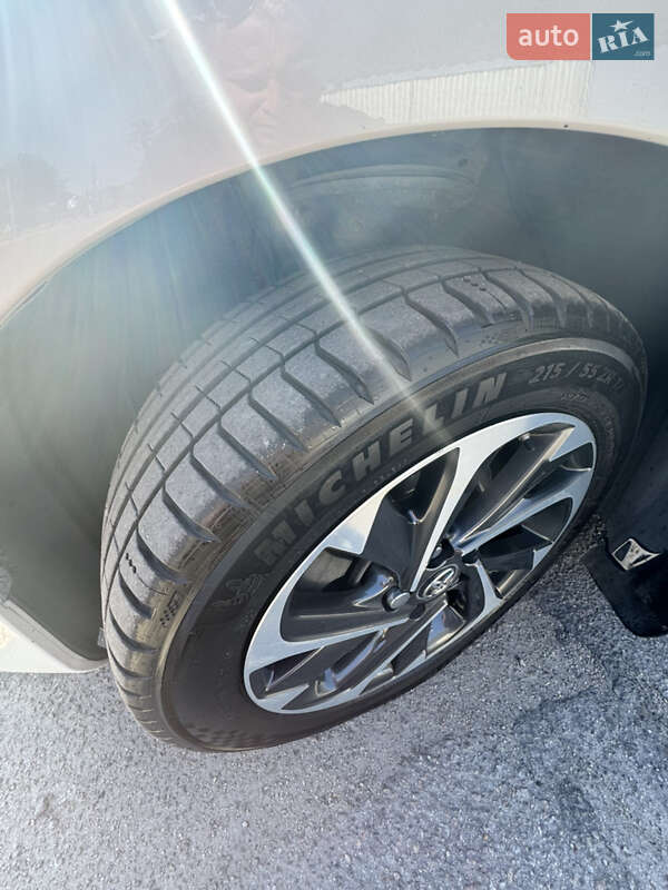 Седан Toyota Camry 2014 в Запорожье