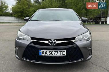 Седан Toyota Camry 2015 в Киеве