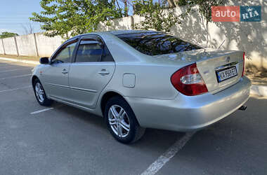 Седан Toyota Camry 2004 в 