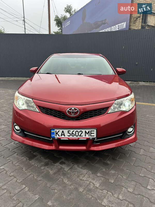 Седан Toyota Camry 2013 в 