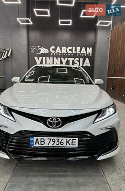 Седан Toyota Camry 2023 в Виннице