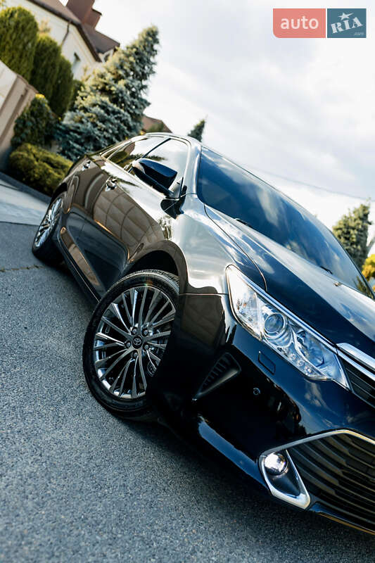 Седан Toyota Camry 2014 в Дніпрі