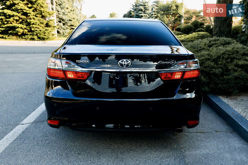 Седан Toyota Camry 2014 в Дніпрі