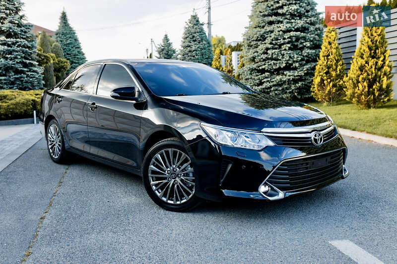 Седан Toyota Camry 2014 в Дніпрі