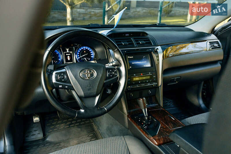 Седан Toyota Camry 2014 в Дніпрі