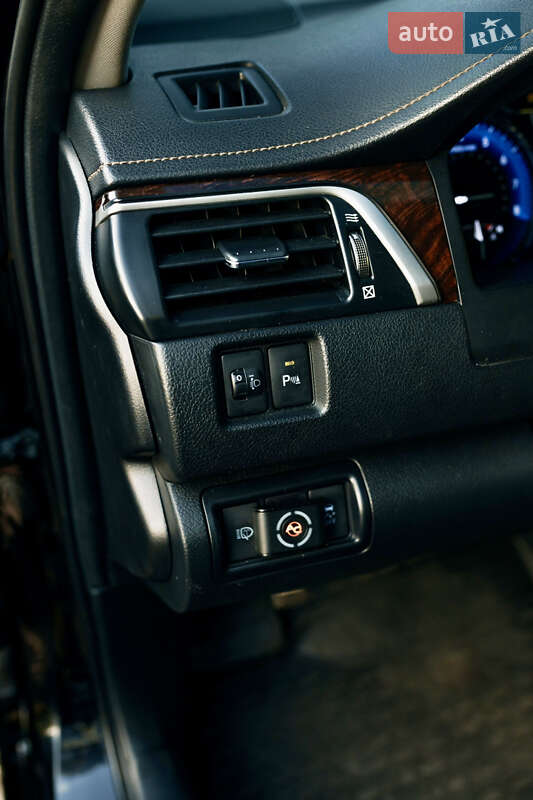 Седан Toyota Camry 2014 в Дніпрі