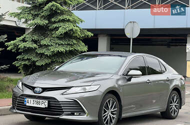 Седан Toyota Camry 2023 в 
