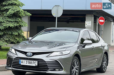 Седан Toyota Camry 2023 в 