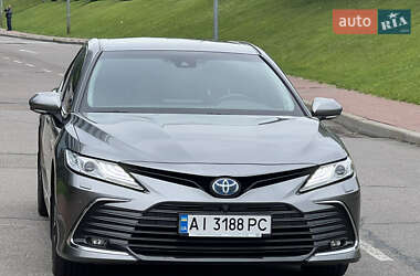 Седан Toyota Camry 2023 в 