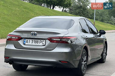 Седан Toyota Camry 2023 в 