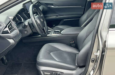 Седан Toyota Camry 2023 в 