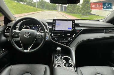 Седан Toyota Camry 2023 в 