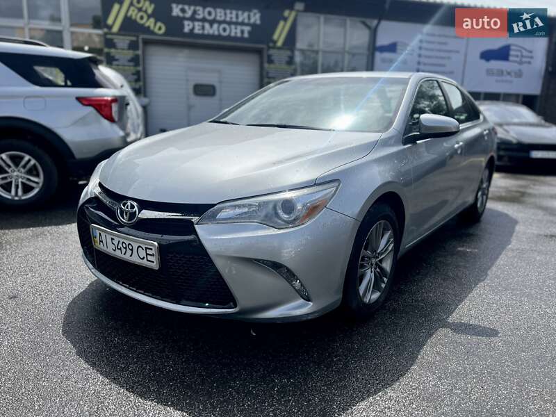 Седан Toyota Camry 2016 в Киеве