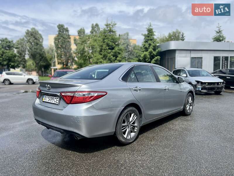 Седан Toyota Camry 2016 в Киеве