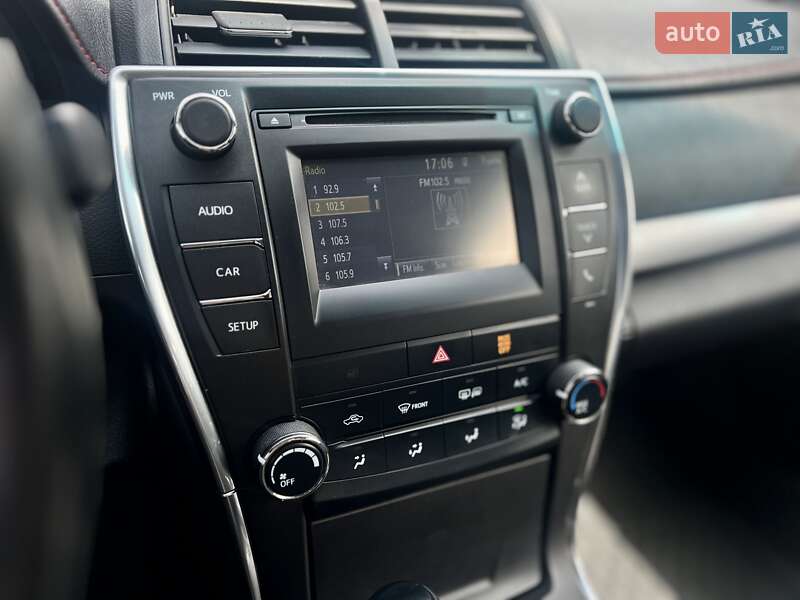 Седан Toyota Camry 2016 в Киеве