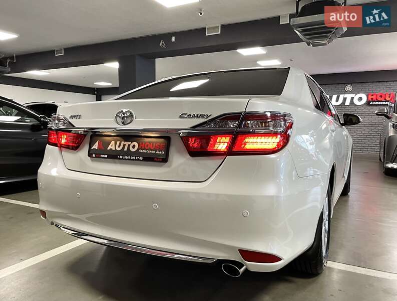 Седан Toyota Camry 2017 в Львові