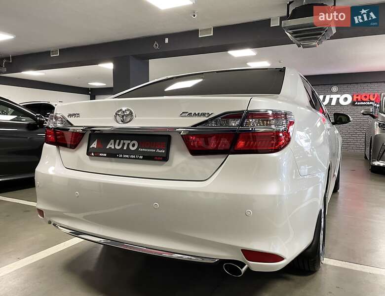 Седан Toyota Camry 2017 в Львові