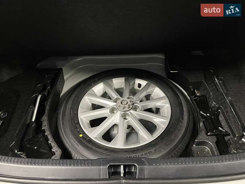 Седан Toyota Camry 2017 в Львові