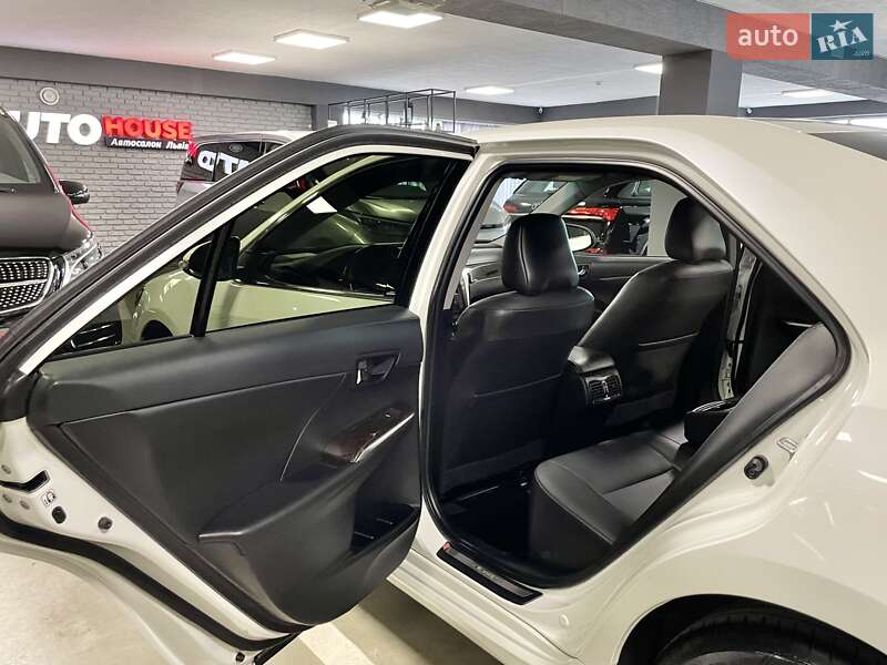 Седан Toyota Camry 2017 в Львові