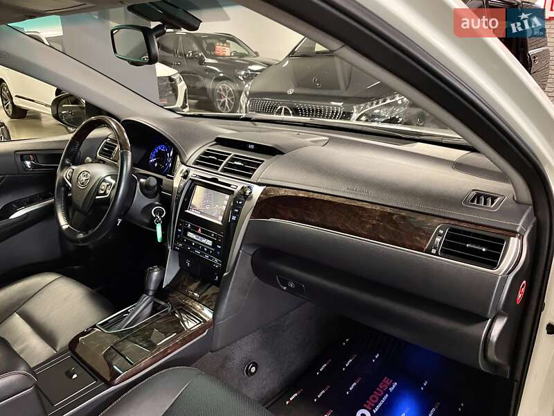 Седан Toyota Camry 2017 в Львові