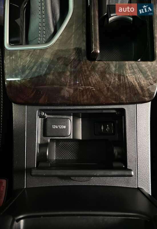 Седан Toyota Camry 2017 в Львові