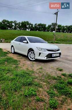 Седан Toyota Camry 2015 в Кременчуге
