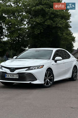 Седан Toyota Camry 2019 в Киеве