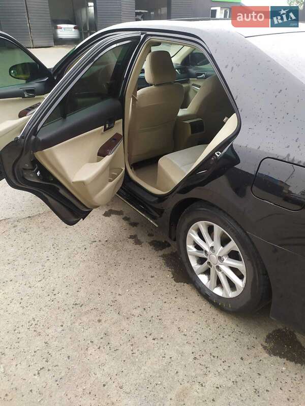 Седан Toyota Camry 2012 в Киеве
