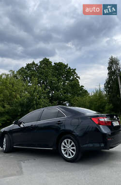 Седан Toyota Camry 2013 в 