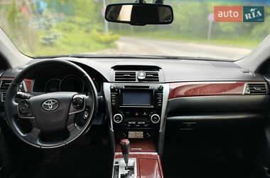 Седан Toyota Camry 2013 в 